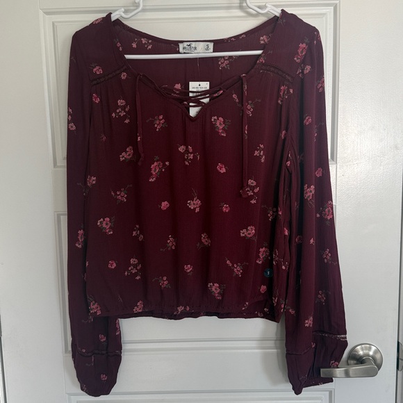 Hollister Peasant Top - Picture 1 of 5